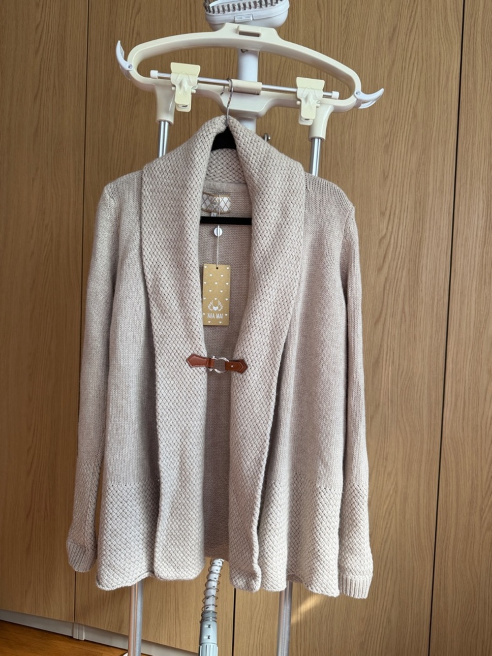 Cozy Shawl-Collar Open Cardigan in Light Beige with Toggle Detail Made in Italy